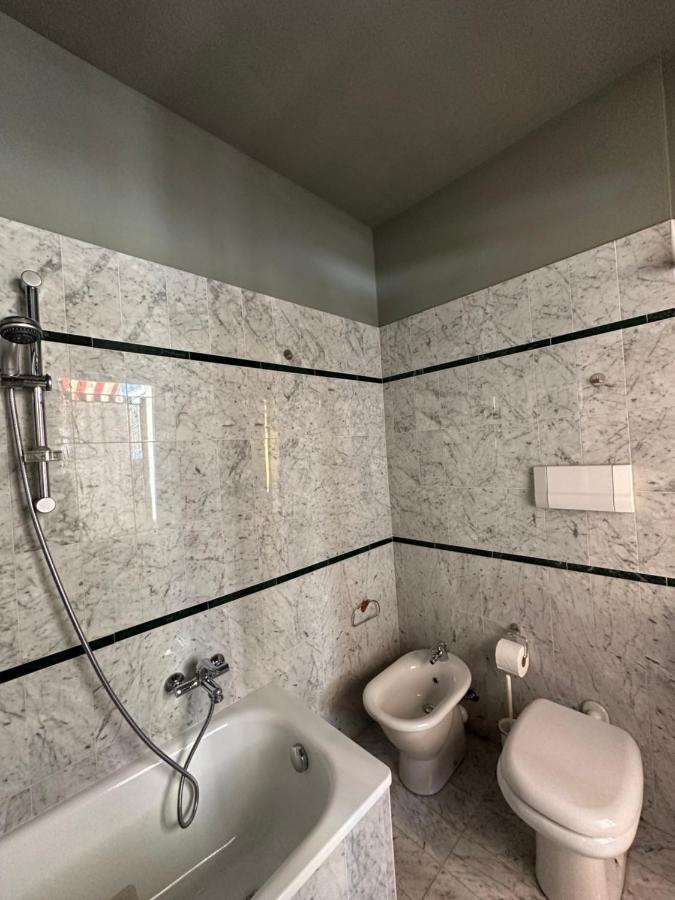 Napule...E Apartments Песк'єра-дель-Гарда Екстер'єр фото
